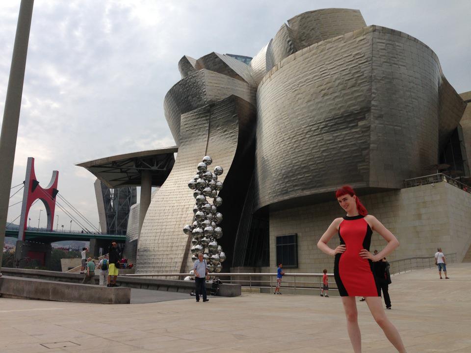 Wat (of wie) is een dreamcatcher? Een dreamcatcher: luister er vooral niet naar. Afgebeeld staat Jennifer Delano, oprichter van PR Goeroes, voor Het Guggenheim Museum in Bilbao. Dit artikel wordt je aangeboden door PRGoeroes, hét pr-bureau dat media-aandacht en zichtbaarheid voor jou en jouw bedrijf genereert. Gegarandeerd meer zichtbaarheid voor jouw bedrijf? We helpen je graag. Bel +31(0)6 39755493 of e-mail naar contact@prgoeroes.nl