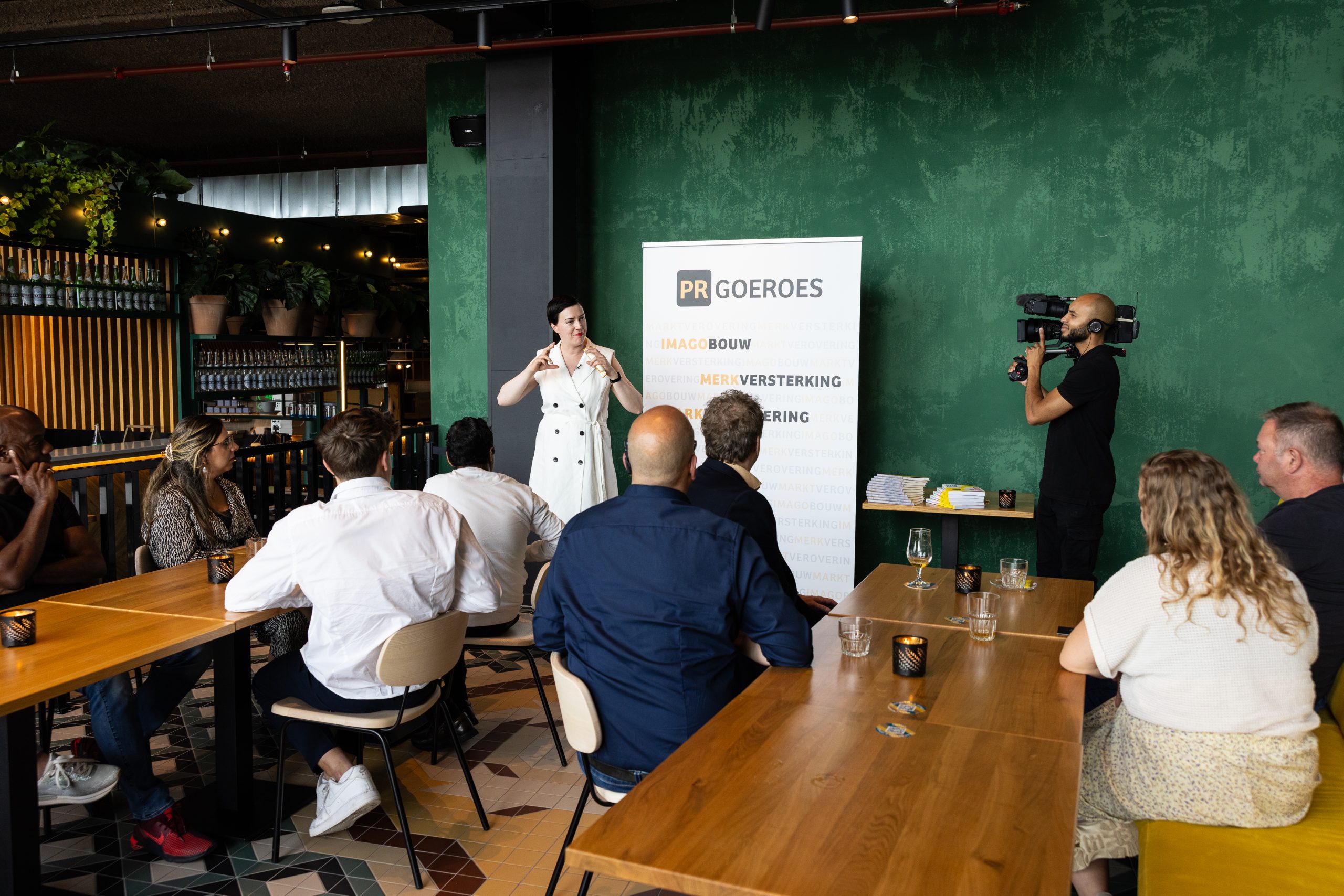 Hoe bouw je jezelf op van expert naar thought leader? In deze blog delen we concrete strategieën om jouw expertise naar het volgende niveau te tillen. 7 tips van Jennifer Delano, pr-expert.